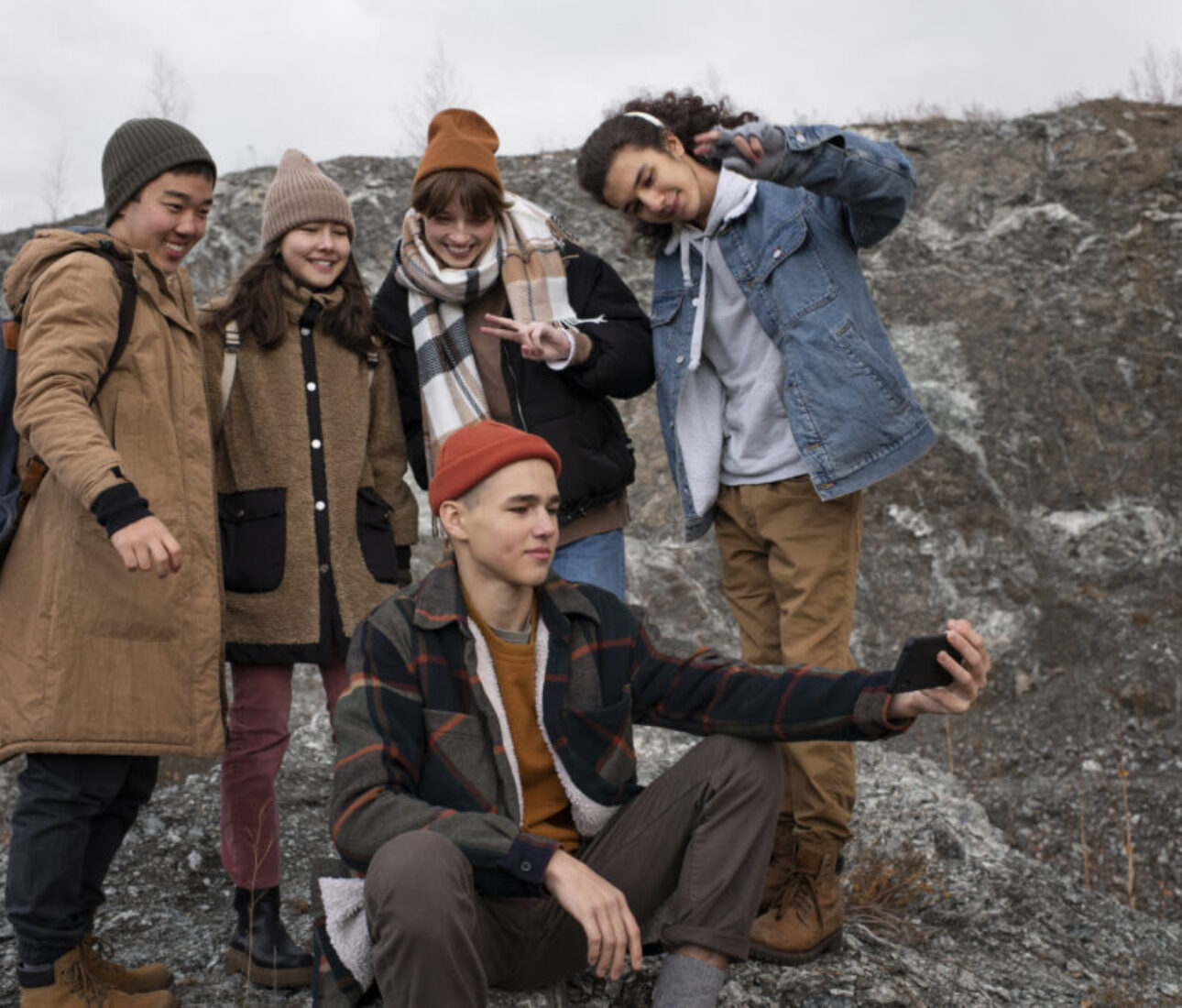 medium-shot-teens-taking-selfie